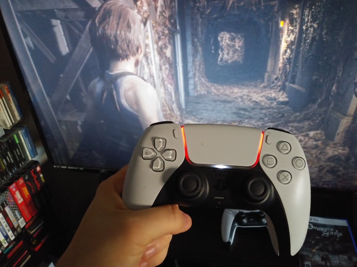 PS5手柄继续使用光条指示屏幕中角色的血量