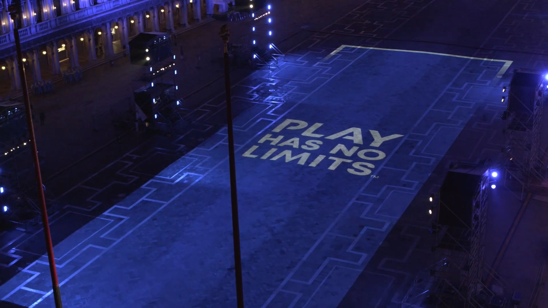庆祝PS5全球发售 索尼在圣马可广场举办灯光秀