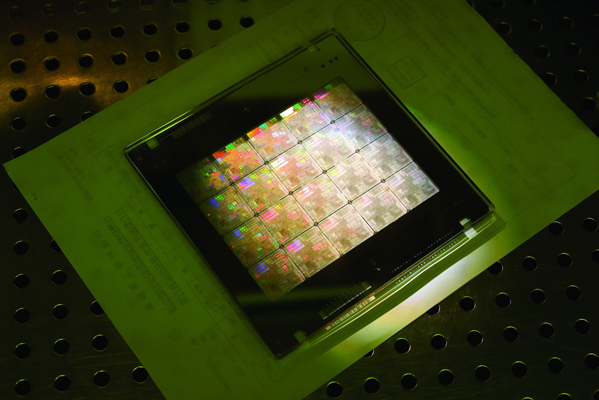国产电竞主机ARM处理器FT-2000 4核32GB内存8GB显卡