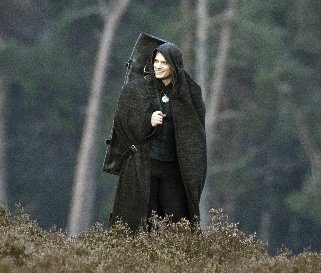 《巫师》第2季新片场照 “杰洛特”亨利·卡维我现身