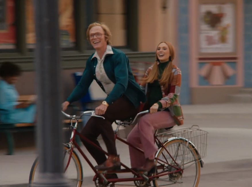 《旺达·幻视》新预告：旺达与幻视骑甜蜜双人自行车