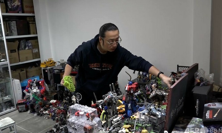 上海变形金刚玩具收藏家 10多年间花费30余万珍爱满屋