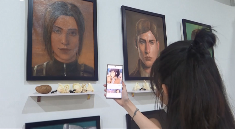 泰国女画家举办动漫先逝脚色肖像展 画风奇特引热议