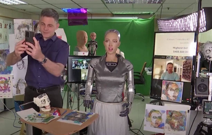 著名AI人型机器人索菲亚13秒NFT艺术创作拍出近70万美元