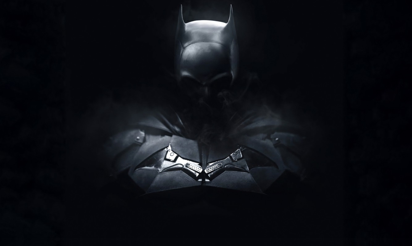 是蝙蝠侠的帅气动态壁纸,黑暗骑士的上半身4k高清特写,带有烟雾的动态