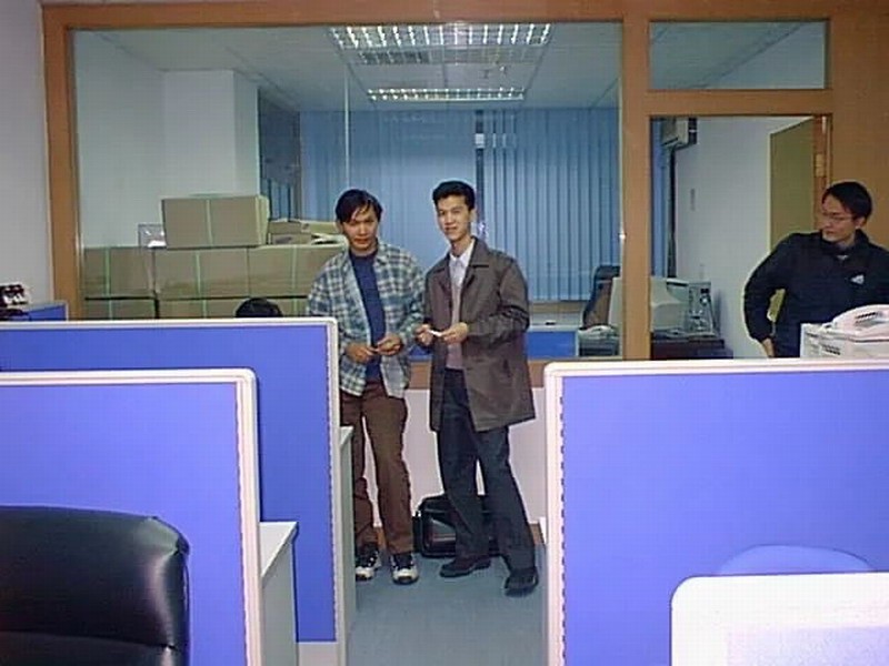 今天腾讯23岁生日 官方公布23年前第一间办公室照片