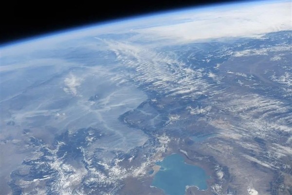 女航天员王亚平在空间站拍摄的地球首次曝光：震撼！
