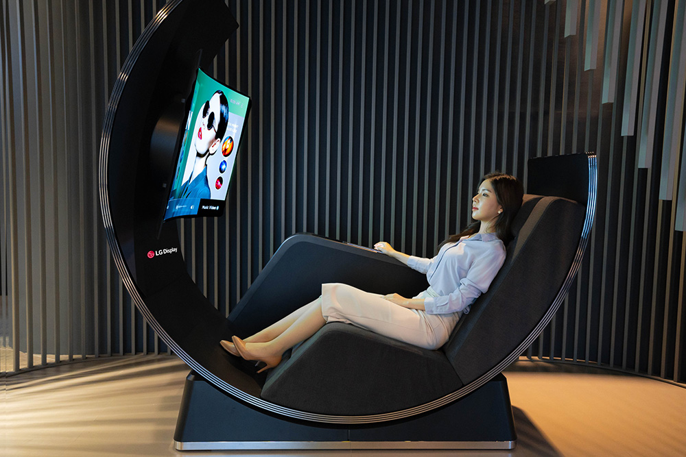 LG支布1张带OLED电视的椅子 为不俗里型产品