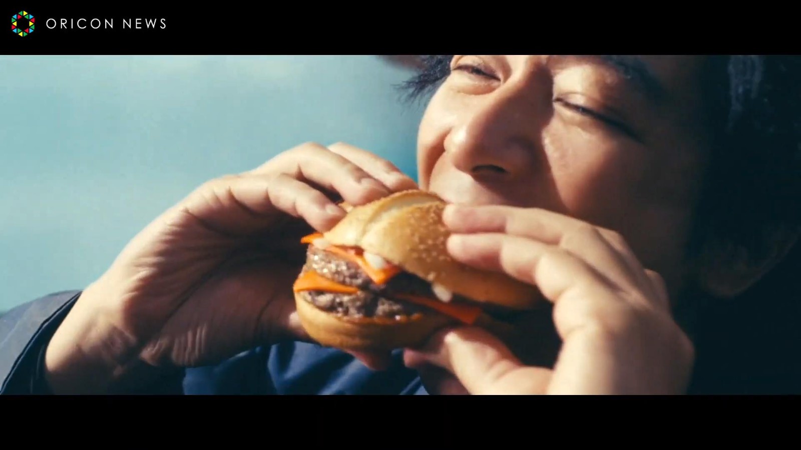 日本麦当劳新广告 堺雅人迎着海啸吃汉堡