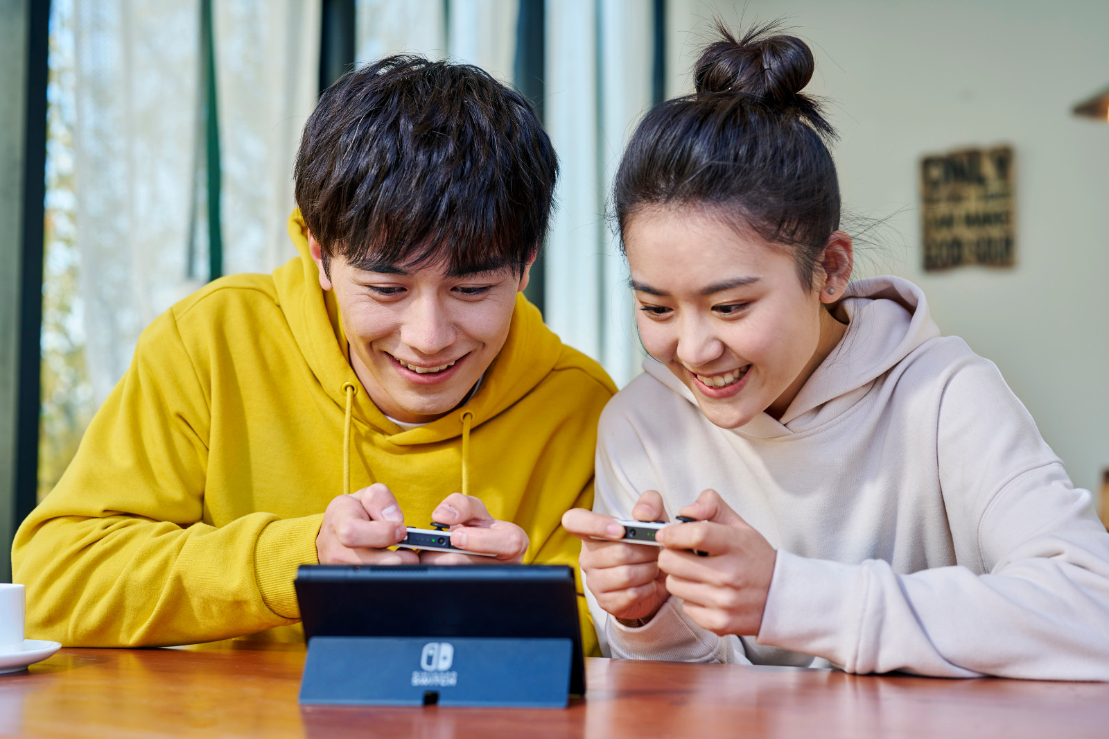 国行任天堂Switch OLED今日发售 满足用户多重娱乐需求