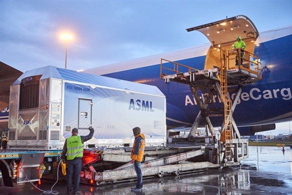 EUV光刻机出货42台 2021年ASML公司营支大年夜涨33%