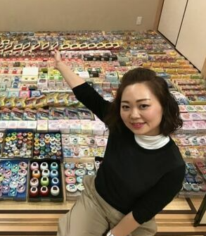 美女收藏家专注电子宠物鸡 收集1400个花费达600万日元
