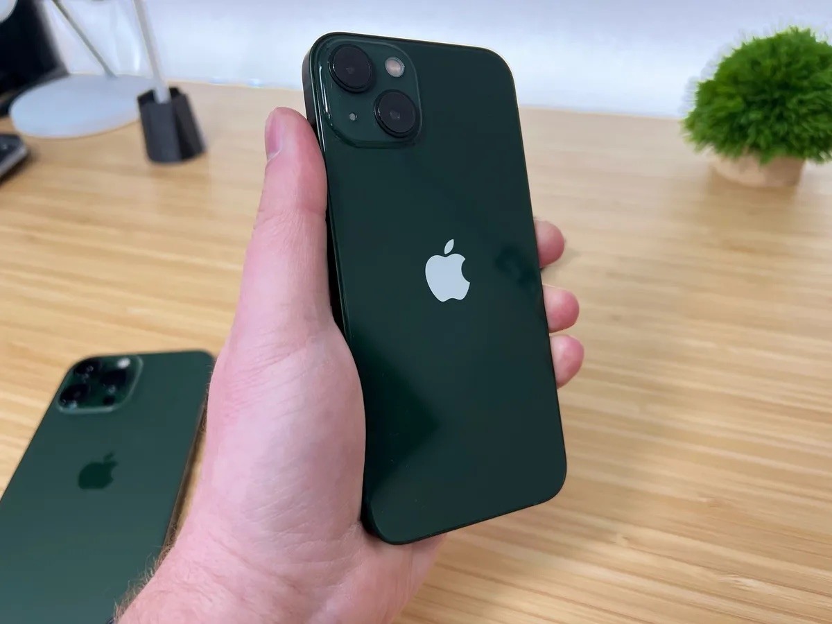 Iphone 13 green фото