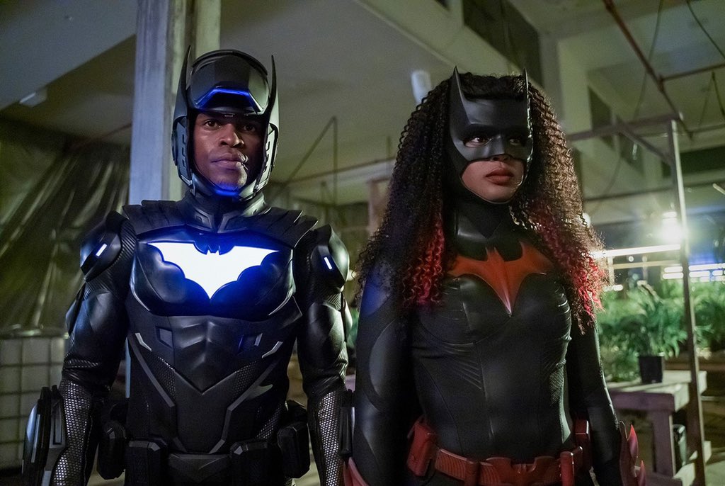 评分低迷主演跑路 CW剧集「蝙蝠女侠」被砍