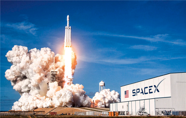 马斯克祝贺SpaceX破年度发射记录：上半年发射32次