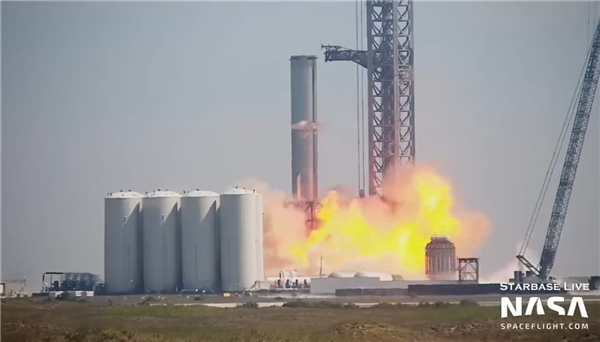 马斯克祝贺SpaceX破年度发射记录：上半年发射32次