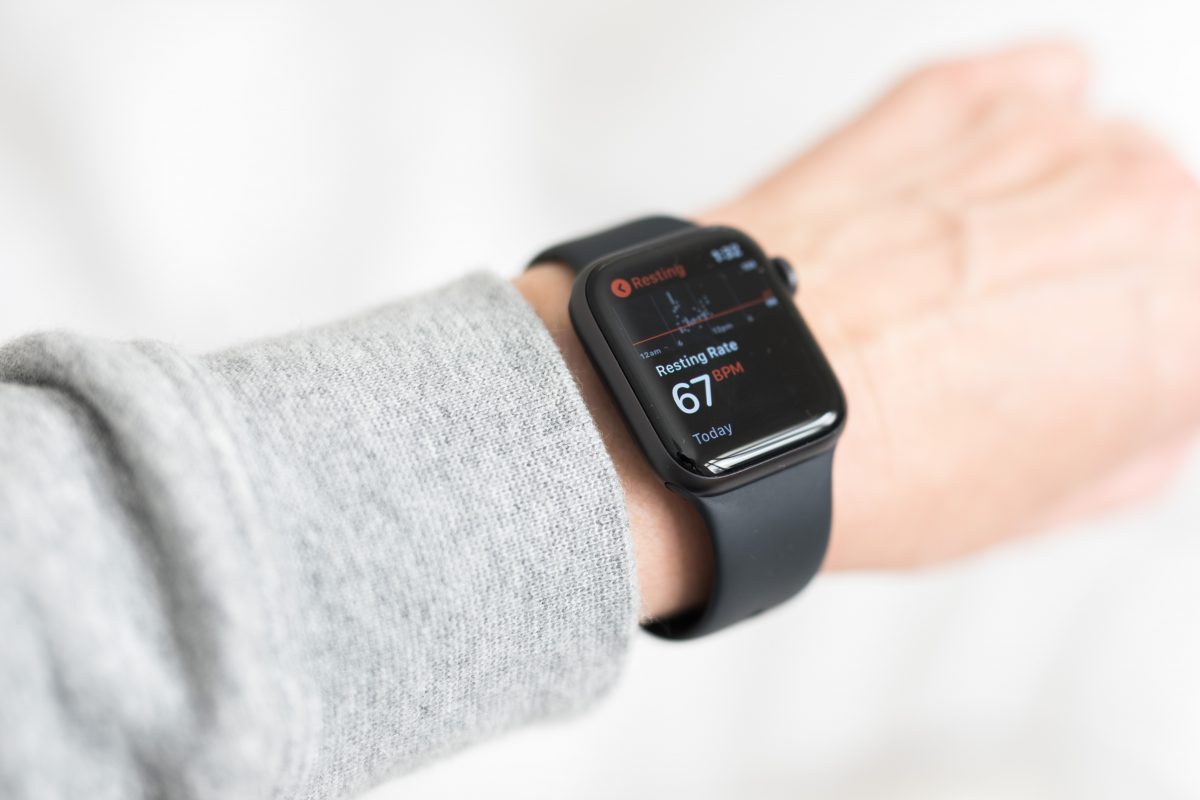 新1代Apple Watch估计9月支布 苹果与得下粗度温度传感器专利
