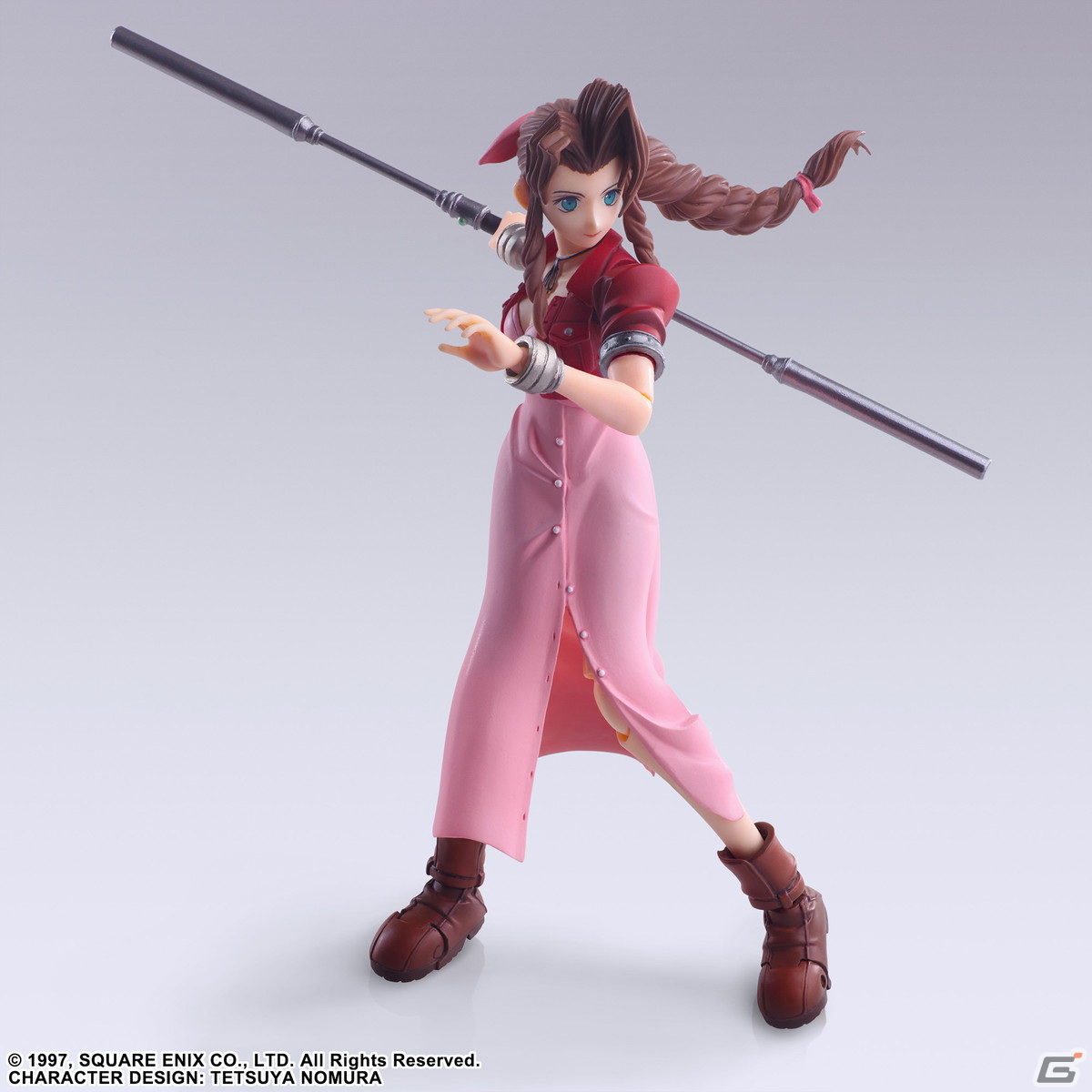 SE官方推出 原版《最终幻想7》爱丽丝、发型和衣着都具有怀旧的外观。以及包括双手合十状态在内的各种可互换的手部零件和武器。蒂法可动手办