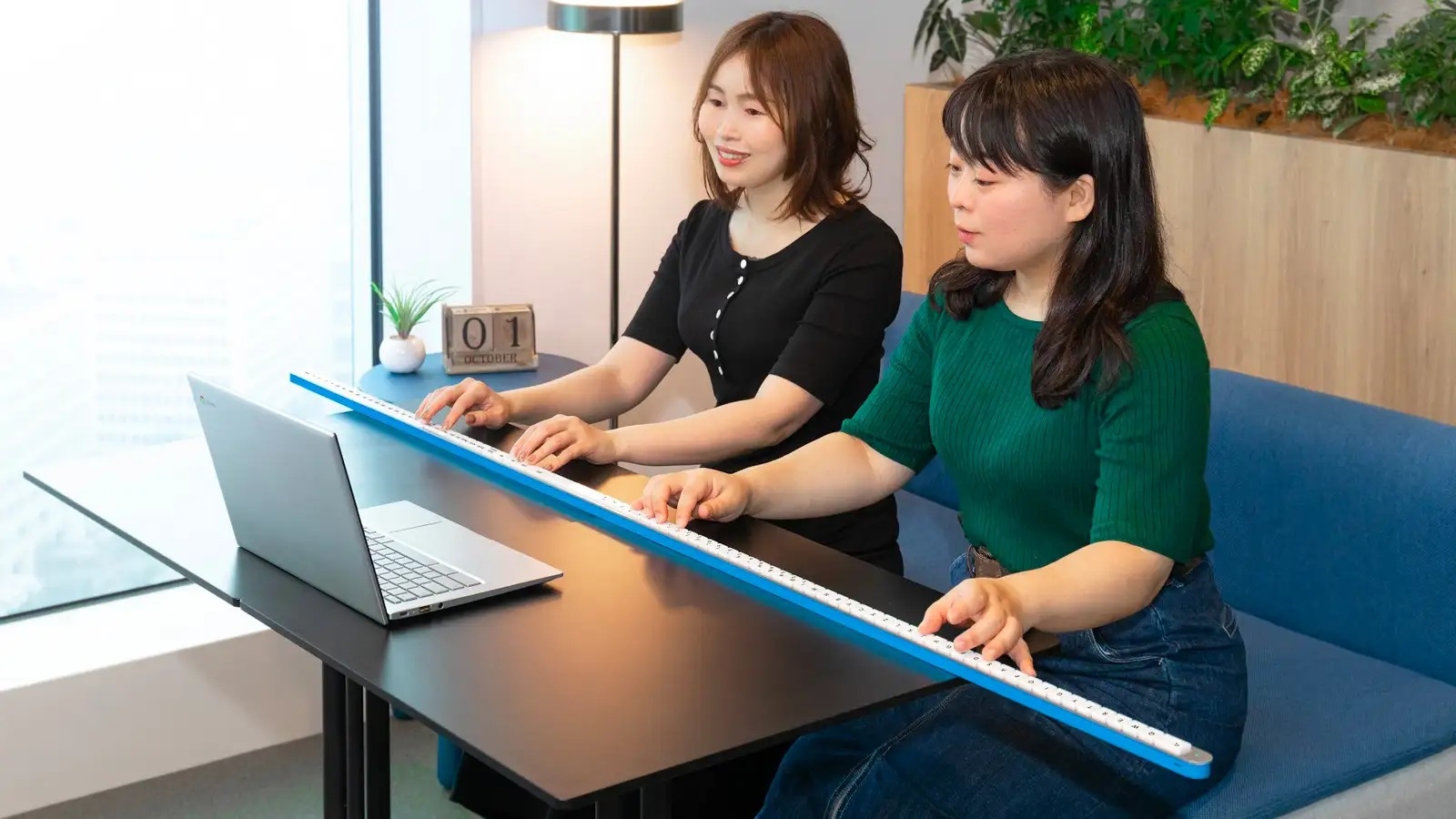 谷歌日本制了个1.65米单排键盘：用起去好像挨麻将