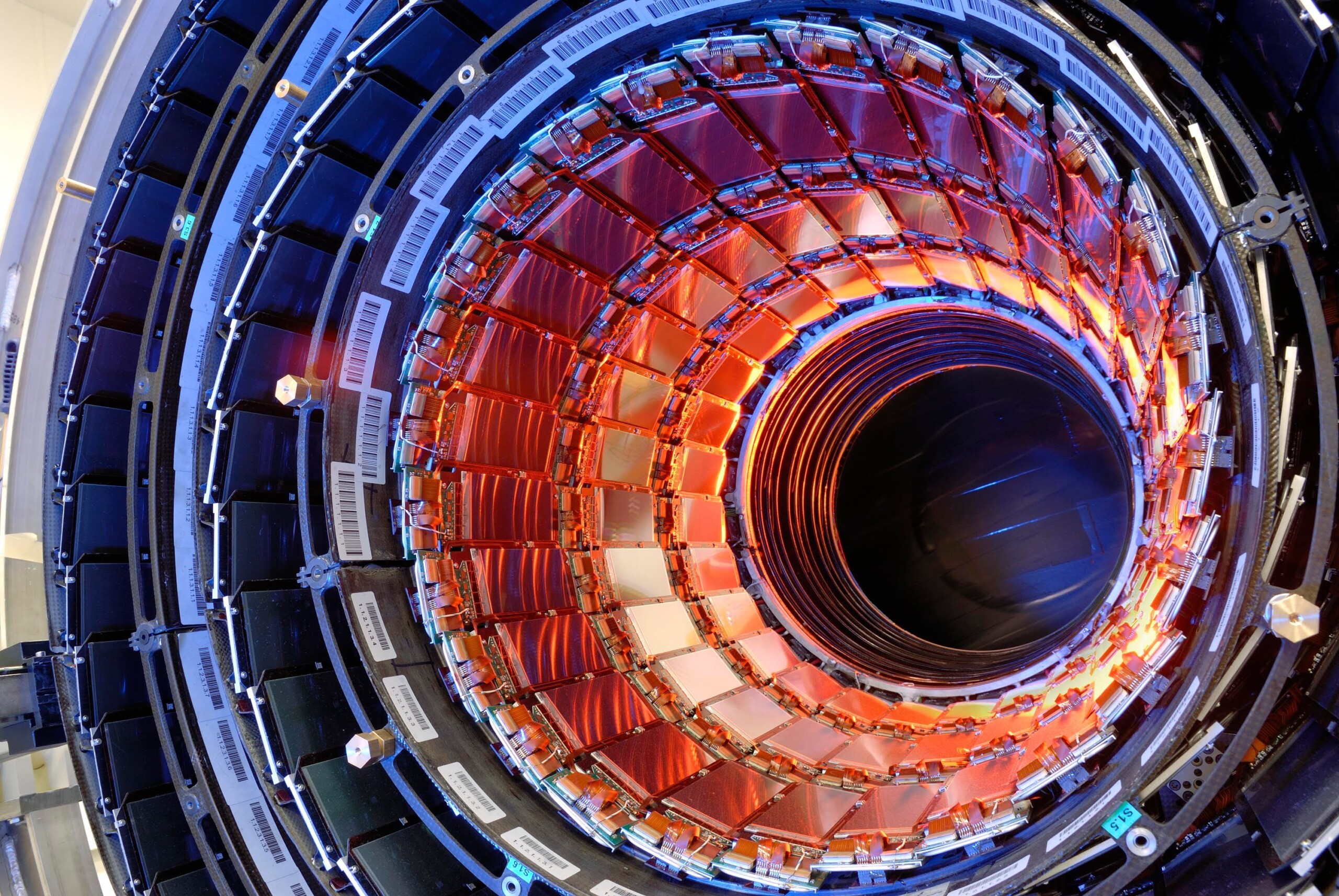 能源紧绷 欧洲核子研究中心提前关闭大型强子对撞机