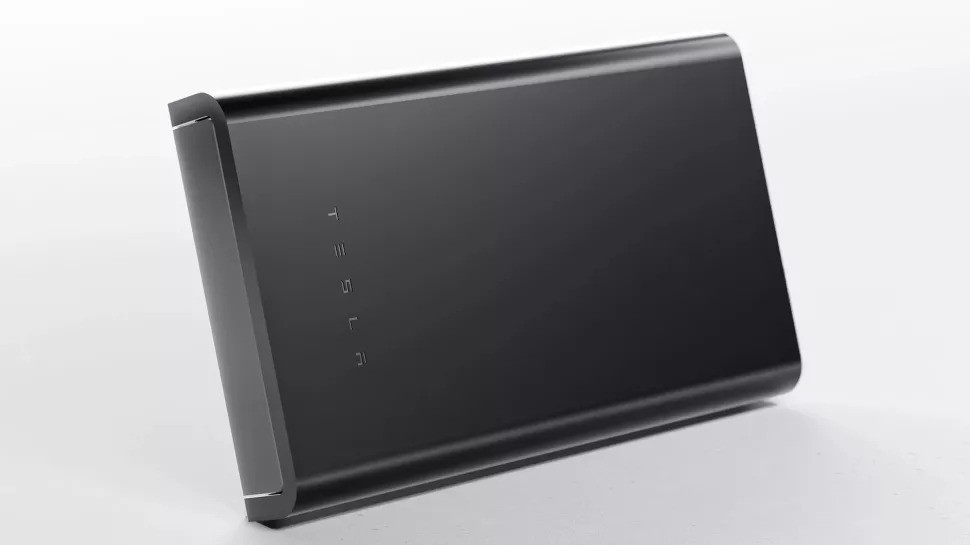 特斯拉推出1TB车规级固态硬盘 售价350美元真贵