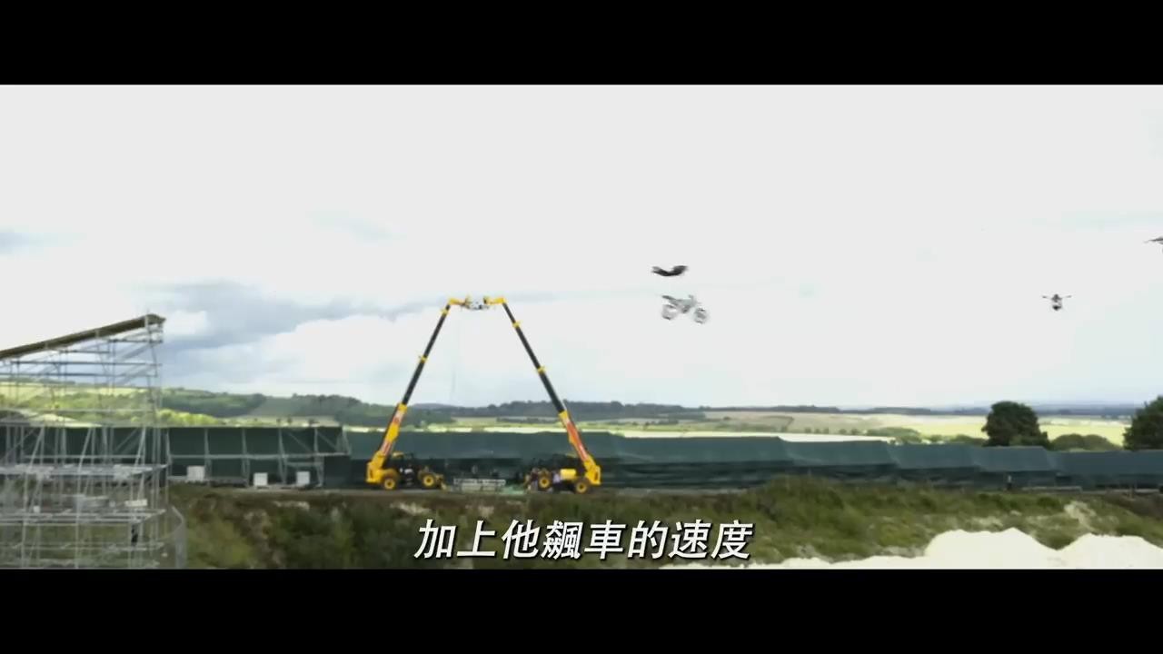 《碟中谍7》官方幕后花絮：阿汤哥太拼 3000米飞车跳崖