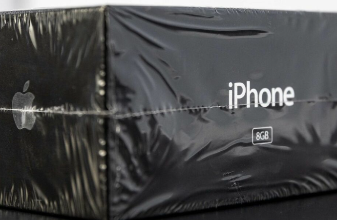 未开封初代iPhone拍卖成功 近7万美元增值100倍