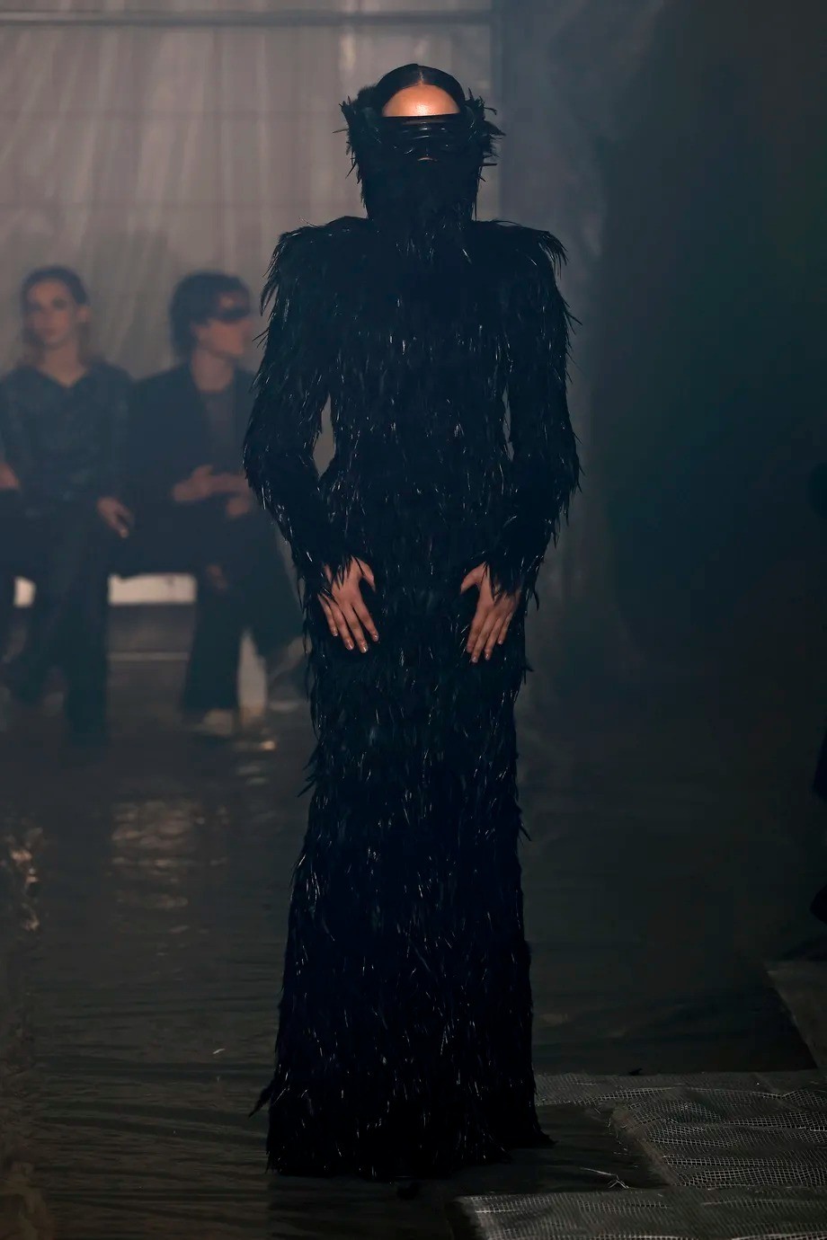 《暗黑破坏神4》主题服装亮相米兰时装周 这服装很地狱