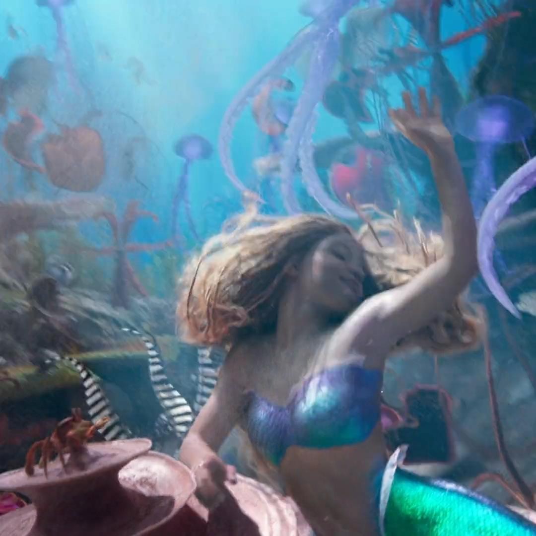 《小美人鱼》真人电影全新预告 黑美人鱼在水中甩发