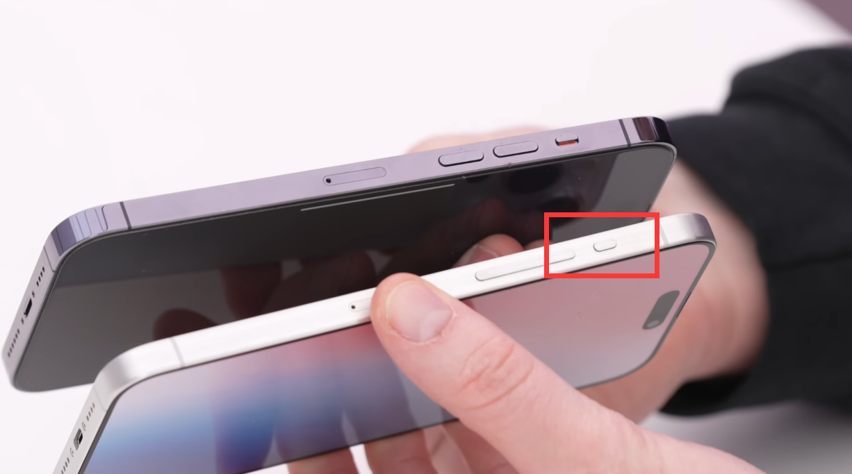 iPhone 15 Pro Max机模上手：超窄边框、Type-C接口