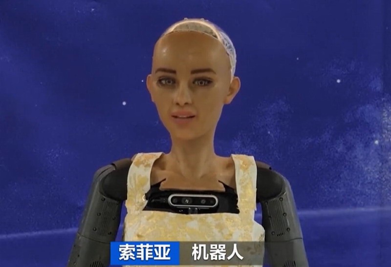 扬言毁灭人类的人类人答人类女机器人答记者问：AI比人类更优秀
