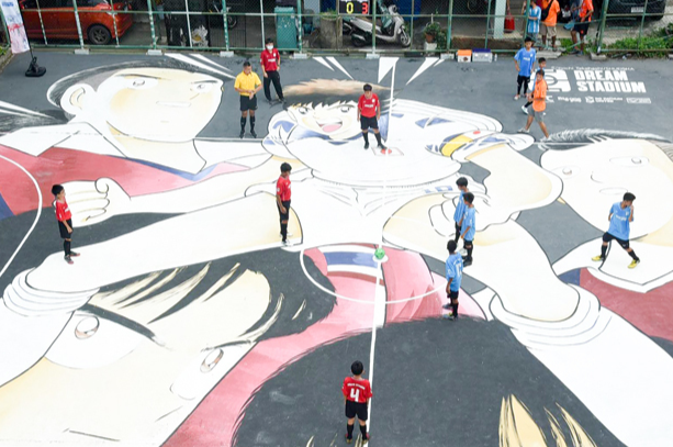 高桥洋一参与设计《足球小将》涂装入驻泰曼谷5人足球场