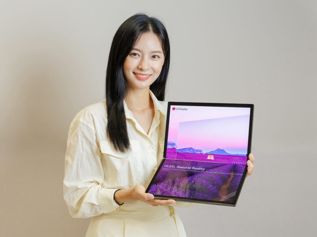 LG宣告量产17英寸OLED折叠屏 将用于条记本电脑