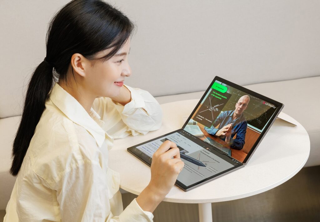 LG宣布量产17英寸OLED折叠屏 将用于笔记本电脑