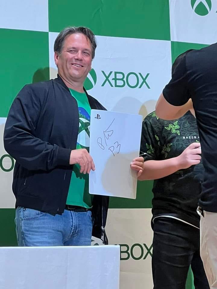 这是斯宾塞为S署可能签的吗？Xbox菲尔·斯宾塞为粉丝的PS5署名