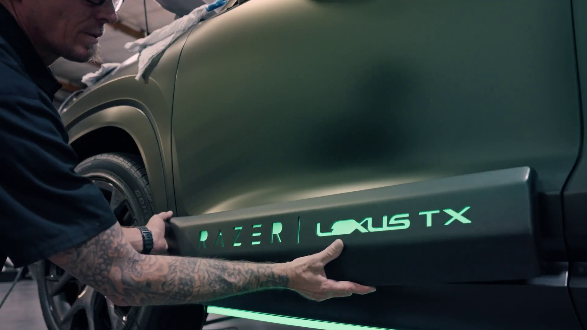 雷蛇以及汽车品牌雷克萨斯联手打造电竞SUV 灵魂RGB改装