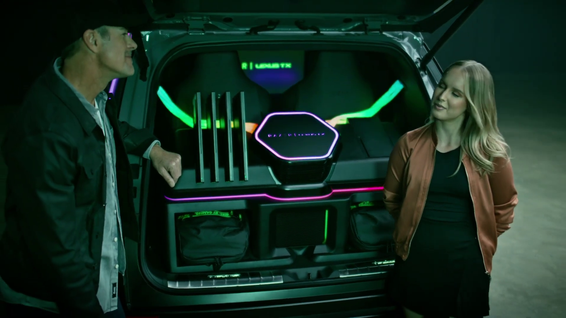 雷蛇和汽车品牌雷克萨斯联手打造电竞SUV 灵魂RGB改装
