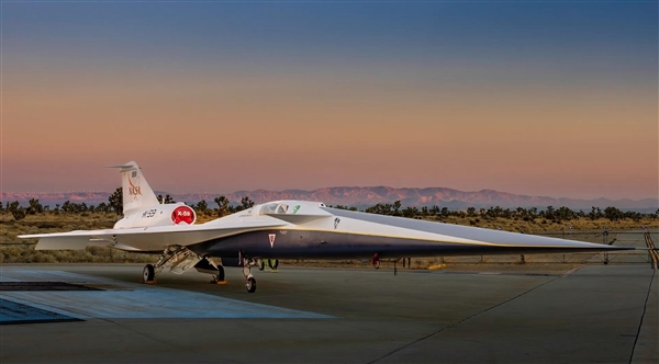 美国X-59静音超音速喷气机亮相 音爆噪声仅75分贝