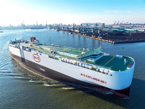 7600车位！中国最大清洁能源汽车运输船今日首航欧洲