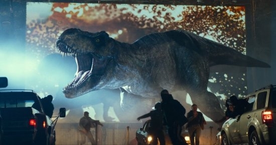 齐新《侏罗纪世界》影戏定档2025年上映！斯皮我伯格参与制做