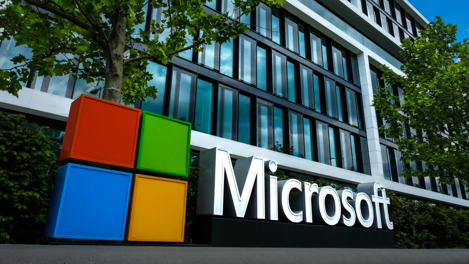 微软笼络动视暴雪后裁员引争议 FTC批评其违背应承