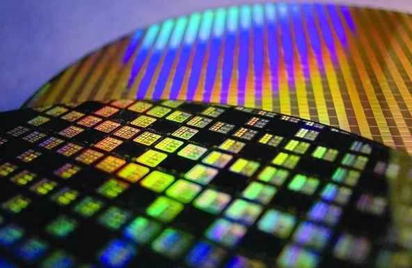 微软将推定制芯片 英特尔代工采用最新18A工艺