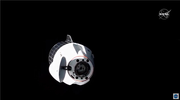 SpaceX龙飞船将拆4名宇航员重返天球 估计降降正在佛罗里达州四周海域
