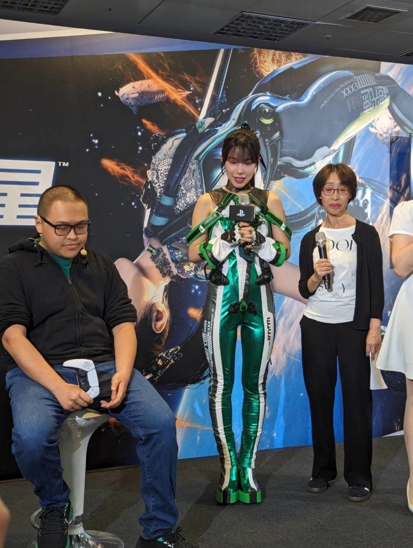 Cheerleader Beauty Li Duohui Appears in Star Blade Activity Cos Female Leader Is Sexy