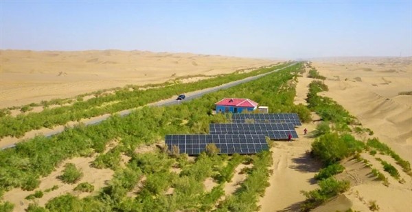 我國首條零碳沙漠公路生產綠電突破500萬度 治沙環保兩不誤