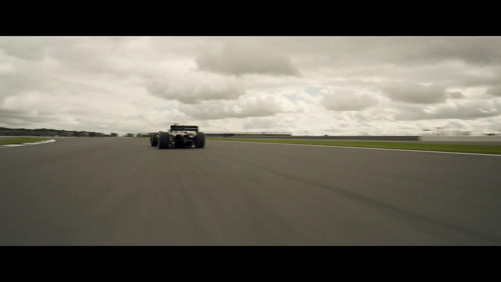 布拉德·皮特主演 《F1》赛车电影首曝预告