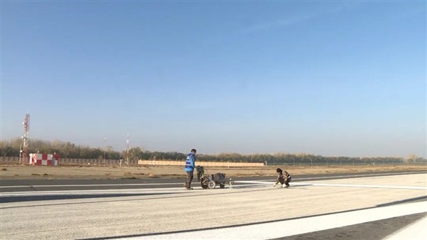 首次！ARJ21國產(chǎn)飛機完成新機場跑道試飛