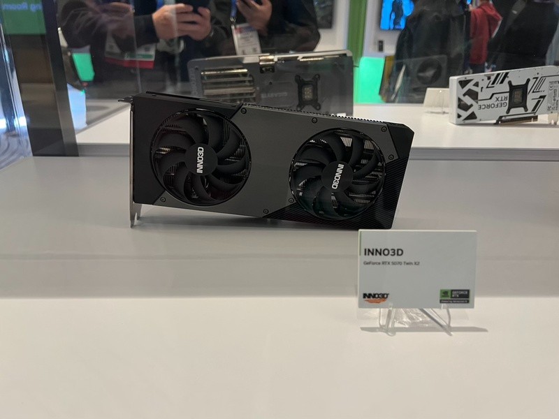 一大批RTX 5090来袭！英伟达公版和AIC非公版显卡图赏