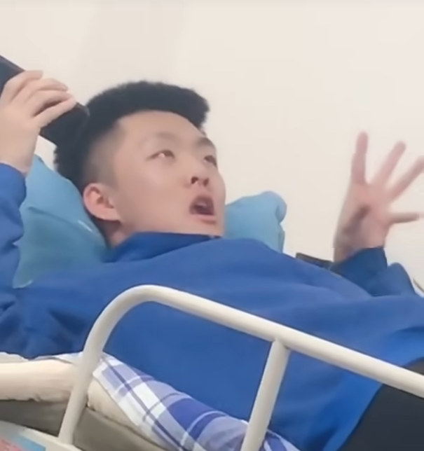 剛為自殺的18歲白月光網(wǎng)紅哀悼完，就發(fā)現(xiàn)她已經(jīng)打贏了復(fù)活賽