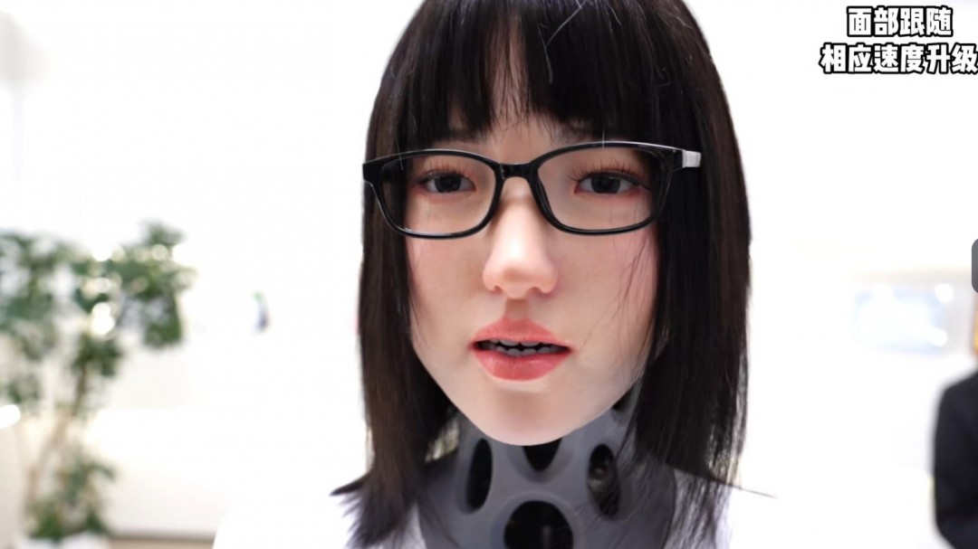 松延動(dòng)力新一代女機(jī)器人面部表情逼真 近觀太震撼